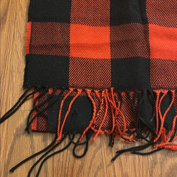 Old Navy Red Plaid Scarf - Picture 4 of 8